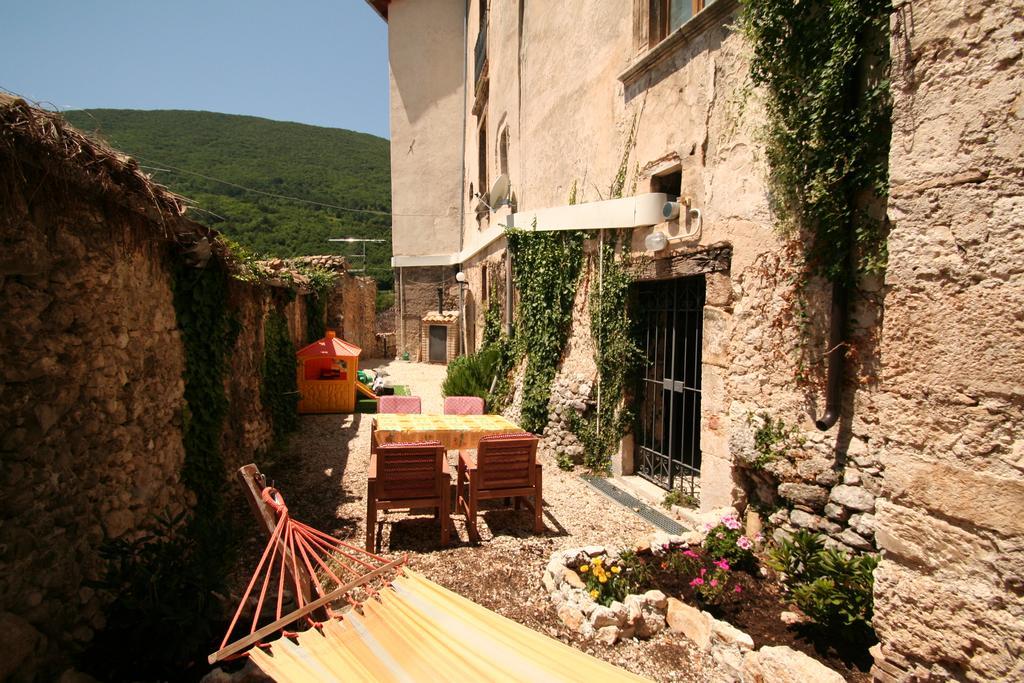 Sotto Il Castello Aparthotel Gagliano Aterno Kültér fotó